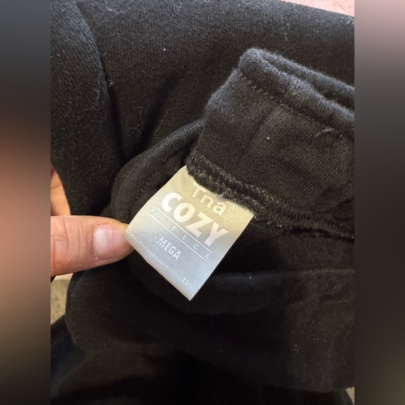 TNA Mega Fleece Black Sweatpants - Picture 3 of 4
